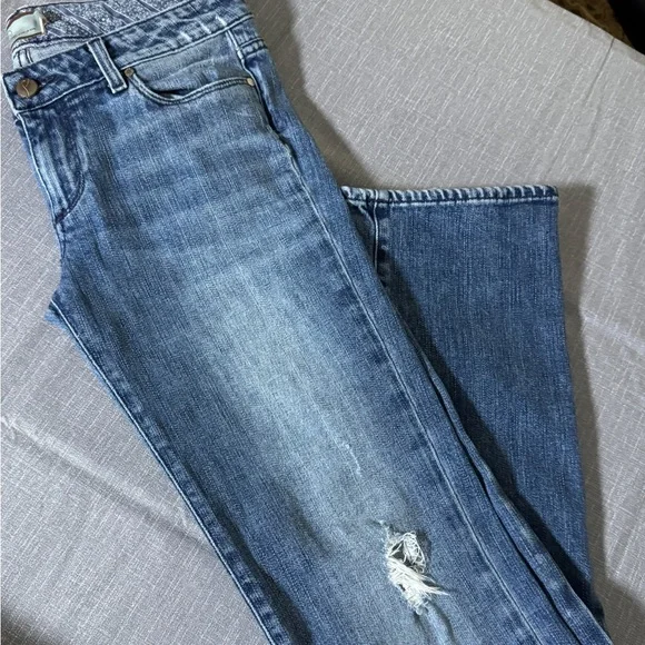 PAIGE Jeans Women’s Size 27 x 32 Distressed Medium Wash Denim - Picture 7 of 9